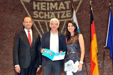Heimatminister Albert Füracker und Kunstministerin Prof. Dr. med. Marion Kiechle prämieren 100 Heimatschätze